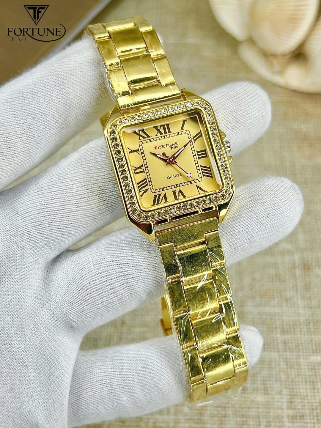 Women’s Golden Stainless Steel Chain Watch – Round Dial, Quartz Movement, Water Resistant