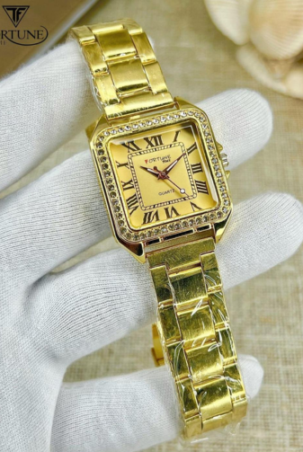 Women’s Golden Stainless Steel Chain Watch – Round Dial, Quartz Movement, Water Resistant